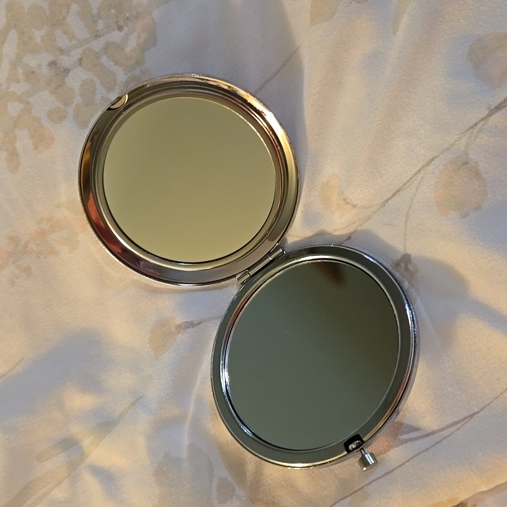 Compact Mirror With Fliral Design And Inspirational Message For Daughter - Picture 4 of 4